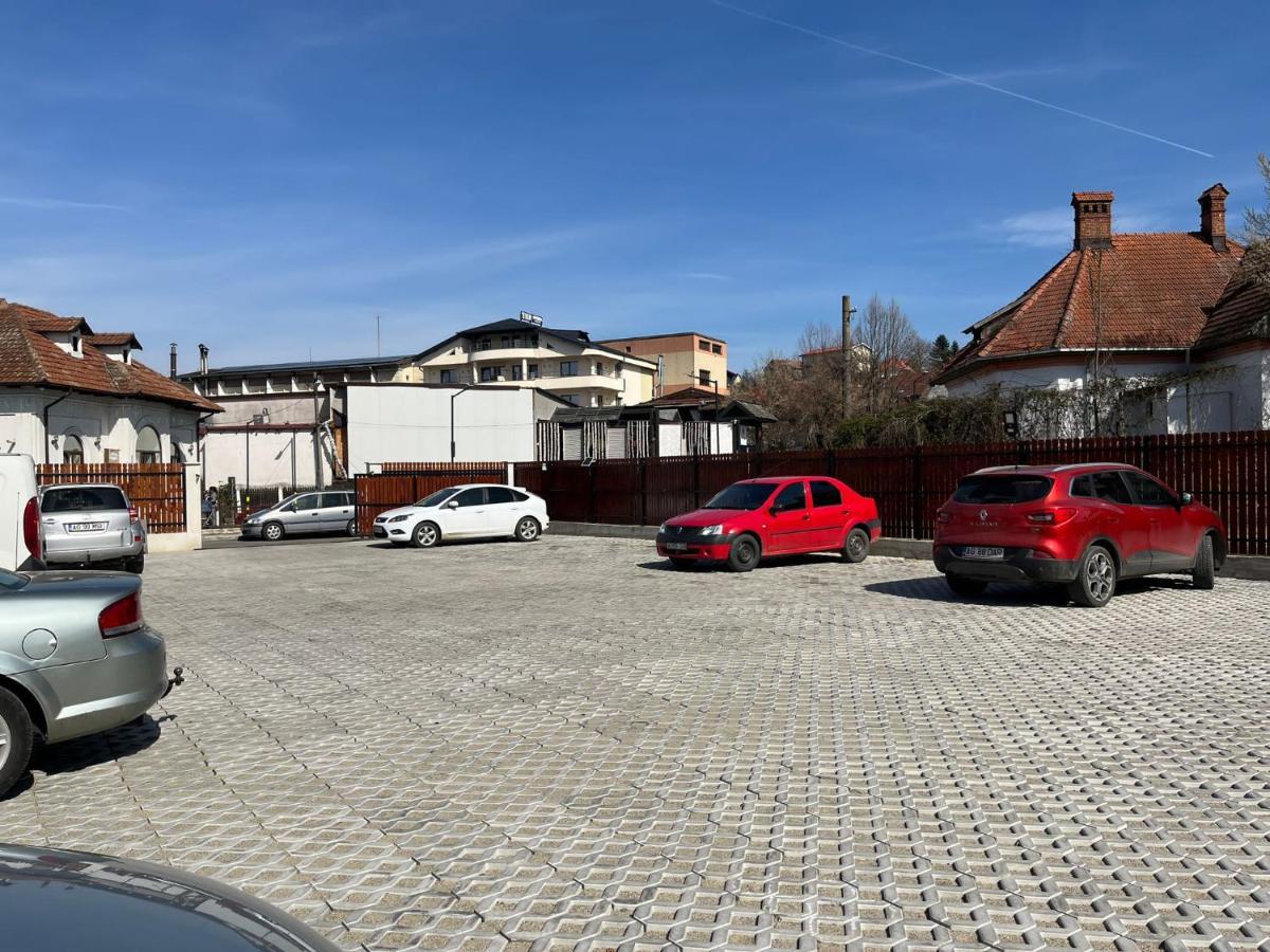 Hotel Thr Center Curtea De Arges Exterior photo