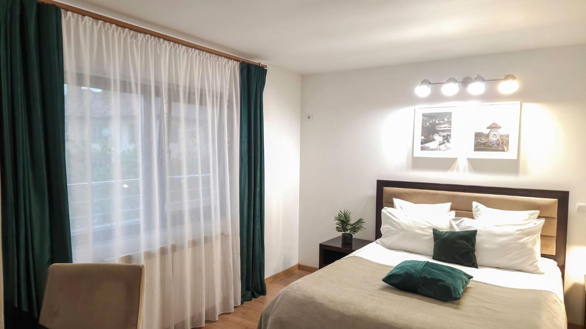Hotel Thr Center Curtea De Arges Exterior photo