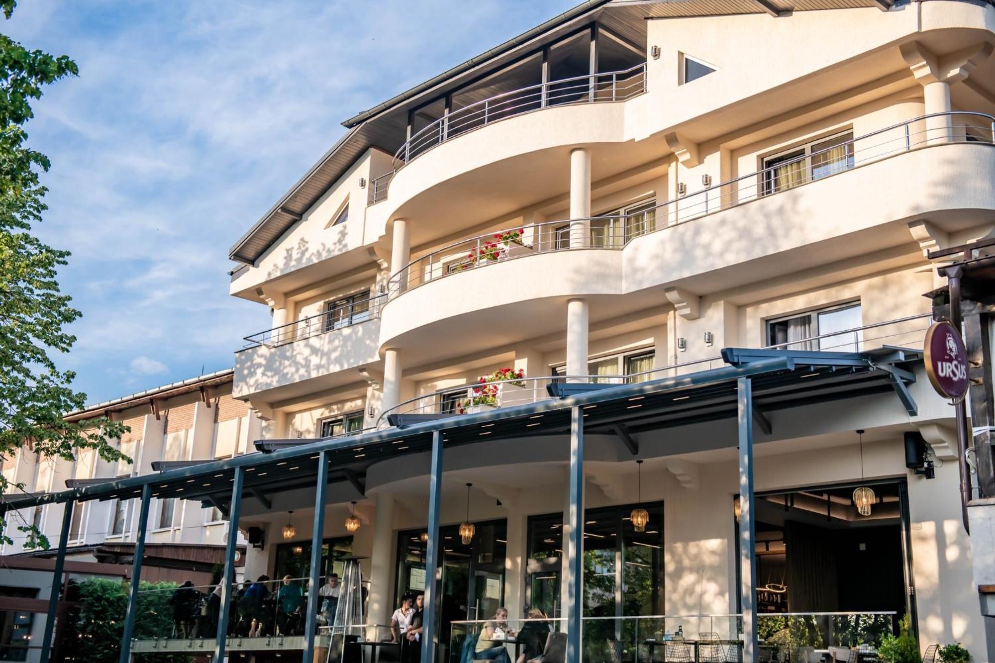 Hotel Thr Center Curtea De Arges Exterior photo