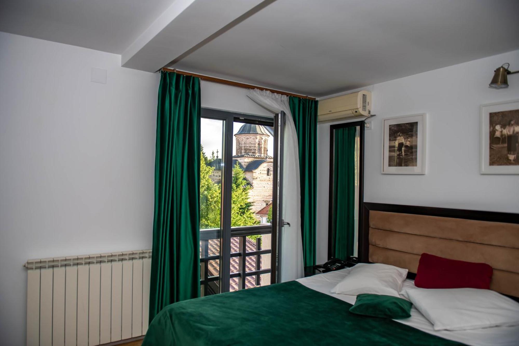 Hotel Thr Center Curtea De Arges Exterior photo