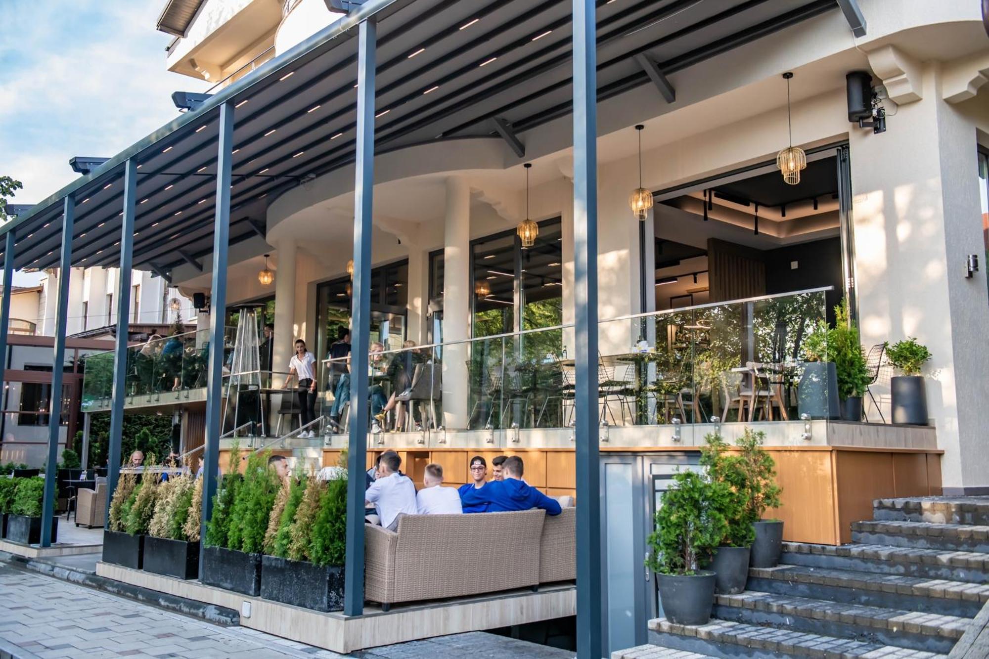 Hotel Thr Center Curtea De Arges Exterior photo