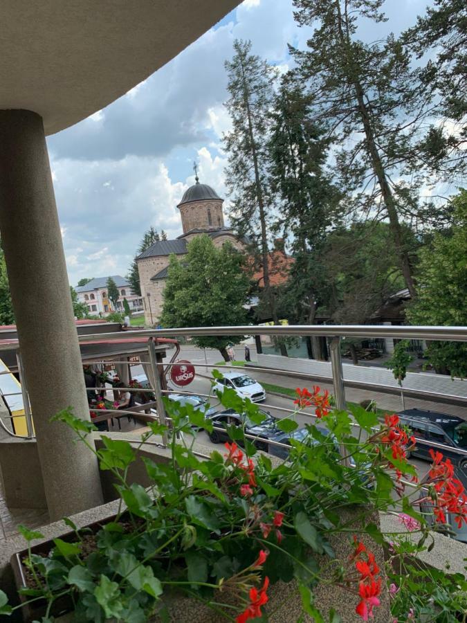 Hotel Thr Center Curtea De Arges Exterior photo