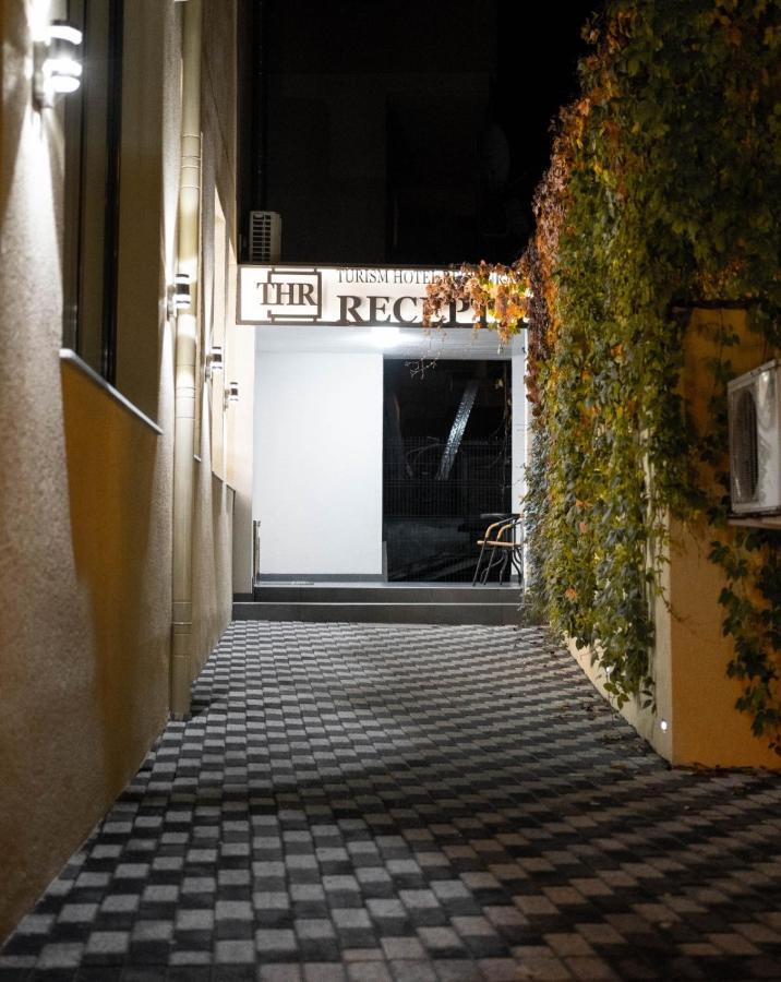 Hotel Thr Center Curtea De Arges Exterior photo