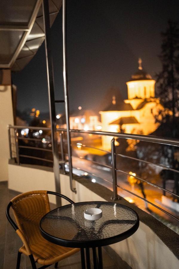 Hotel Thr Center Curtea De Arges Exterior photo